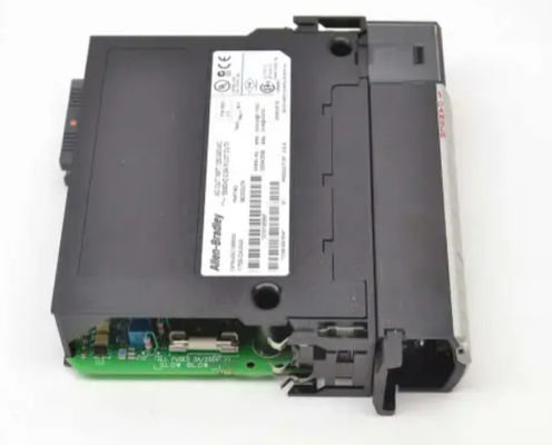 1756-OA16 Allen Bradley ControlLogix 16-punt D/O module 120-140 Volt wisselstroom