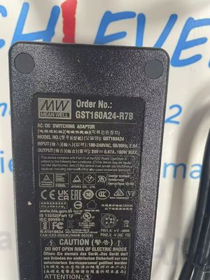 Gemiddelde GST160A24-R7B AC/DC Desktop Adapter 24V 160W