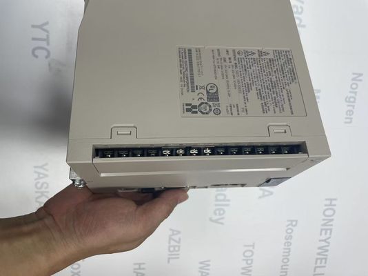 M12 Constructietype Yaskawa SGD7S-180A30B202 Analoogbesturing met geavanceerde functies en ≤ 0,7 W vermogen