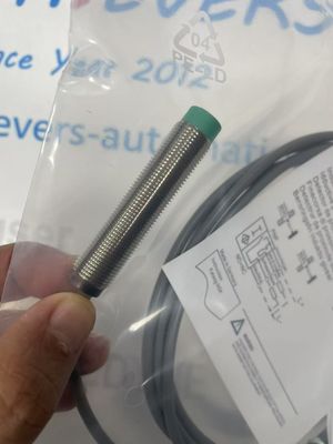 Siemens 3RG4022-0CD00 INDUCTIVE PROXIMITY SWITCH