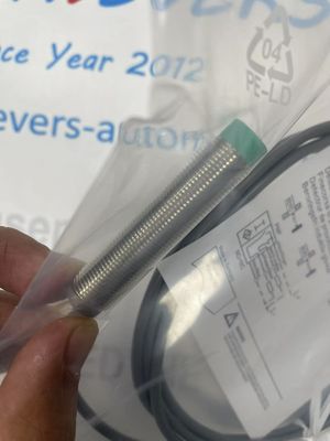 Siemens 3RG4022-0CD00 INDUCTIVE PROXIMITY SWITCH