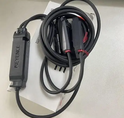Keyence FD-XS8 Clamp-On Liquid Micro-Flow Sensor Head