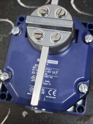Telemechanische XCRF17 Industrial Limit Switch